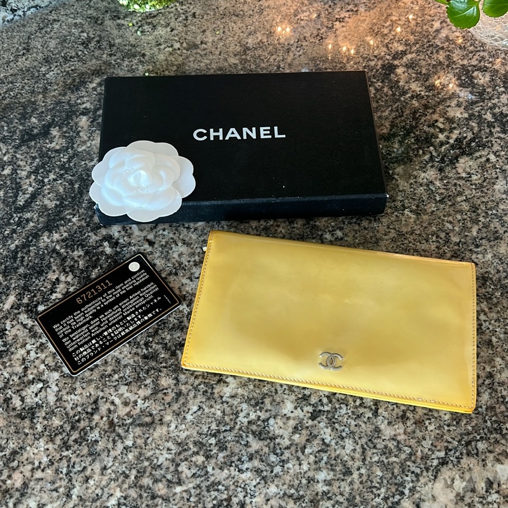 Chanel Vintage Patent Leather Wallet